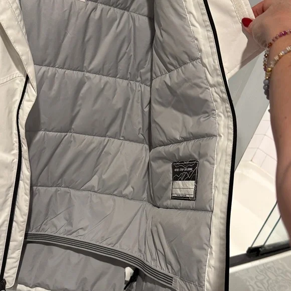 The North Face Off-White Hooded Jacket - Picture 5 of 8